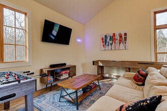 376 Grandview Dr in Lake Lure, NC - Building Photo - Building Photo