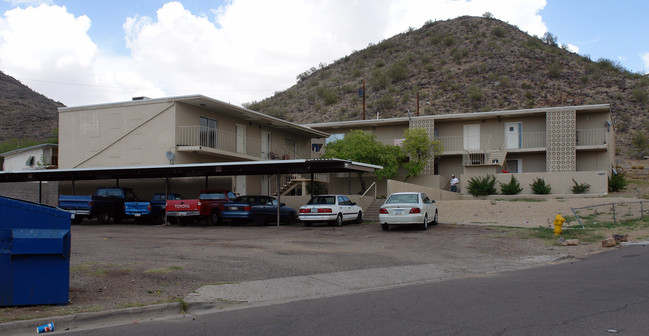 1302 W Becker Ln in Phoenix, AZ - Building Photo - Building Photo