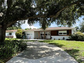 1048 40th Ave NE in St. Petersburg, FL - Building Photo