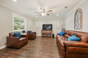 1802 Carter Creek Pkwy, Unit SI ID1328069P in Bryan, TX - Building Photo