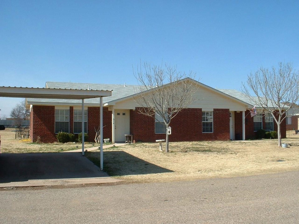 Bronte Duplexes in Bronte, TX - Building Photo