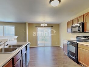 4112 Lakewood Glen Dr in Winston-Salem, NC - Foto de edificio - Building Photo