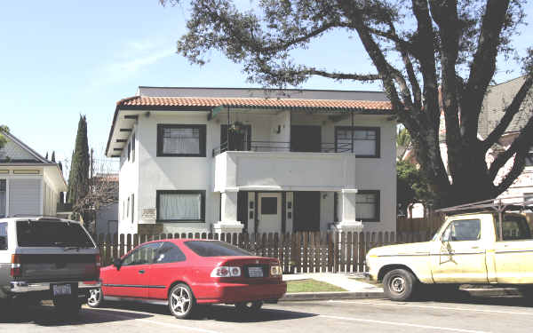 943-949 Chestnut Ave in Long Beach, CA - Building Photo - Building Photo