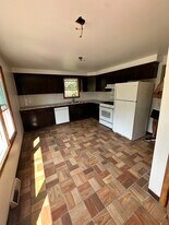 350 Seneca Creek Rd, Unit Apt in West Seneca, NY - Building Photo