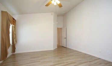 2007 Karsen Dr in Houston, TX - Building Photo - Building Photo