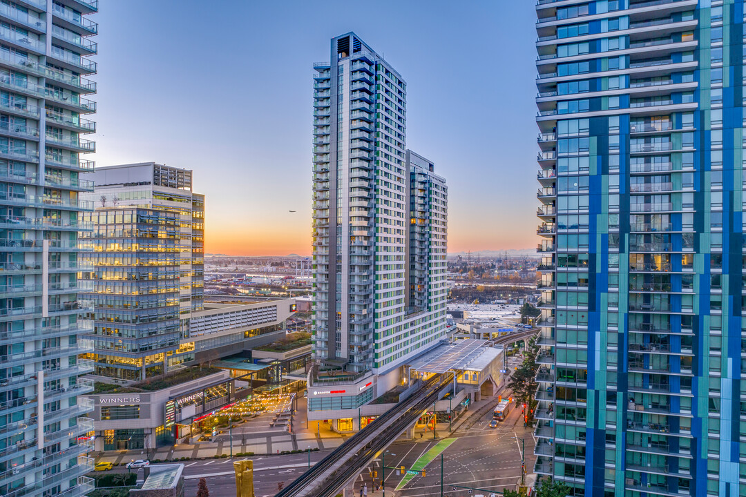 Marine Gateway Tower 1 in Vancouver, BC - Building Photo