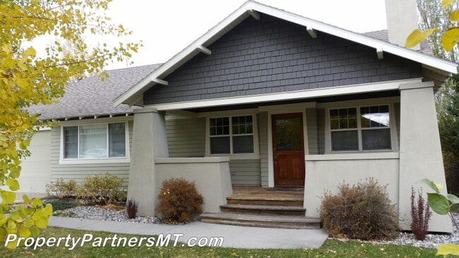 property at 1133 N Pinecrest Dr