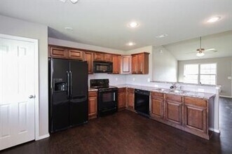 1209 S Spritz Dr in Fayetteville, AR - Building Photo - Building Photo