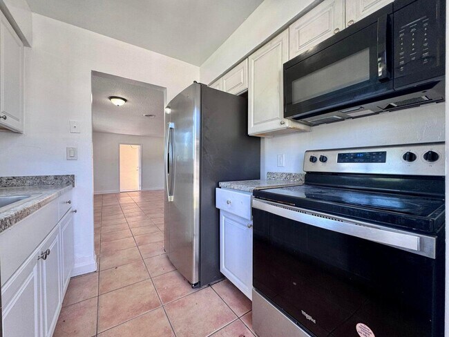 2920 NE 7th Ave in Pompano Beach, FL - Building Photo - Building Photo