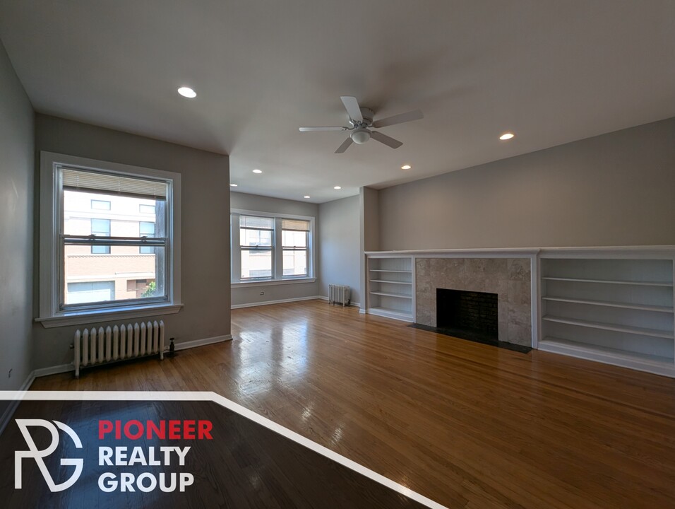 4806 N Winchester Ave, Unit #4810-2 in Chicago, IL - Building Photo