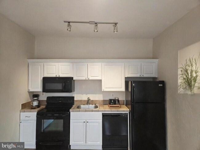 246 S St Clair St in Pittsburgh, PA - Building Photo - Building Photo