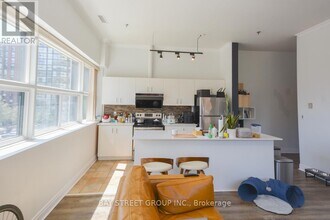 700 King St W in Toronto, ON - Building Photo - Building Photo