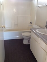 13816 Hawthorne Way, Unit c in Hawthorne, CA - Building Photo - Building Photo