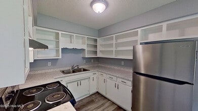 1329 Hazel Ave in New Bern, NC - Building Photo - Building Photo