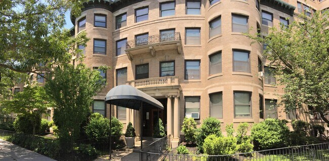 1090 Beacon St in Brookline, MA - Building Photo - Building Photo