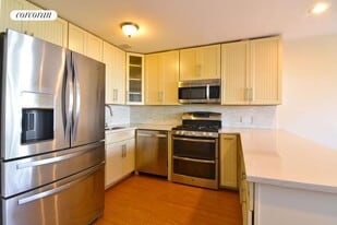 336 Howe Ave in Bronx, NY - Building Photo