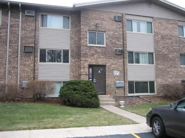 125 Twin Oaks Dr, Unit 319 in Joliet, IL - Building Photo - Building Photo