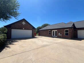 117 Cotton Rows Ln in Taylor, TX - Building Photo - Building Photo