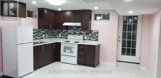 1428 Samuelson Cir in Mississauga, ON - Building Photo - Building Photo