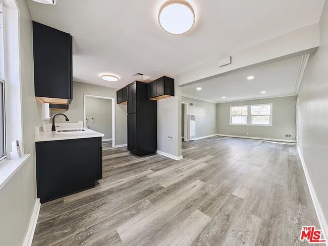 property at 582 Venice Blvd.