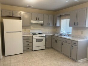 2823 Breezewood Ave in Fayetteville, NC - Building Photo - Building Photo