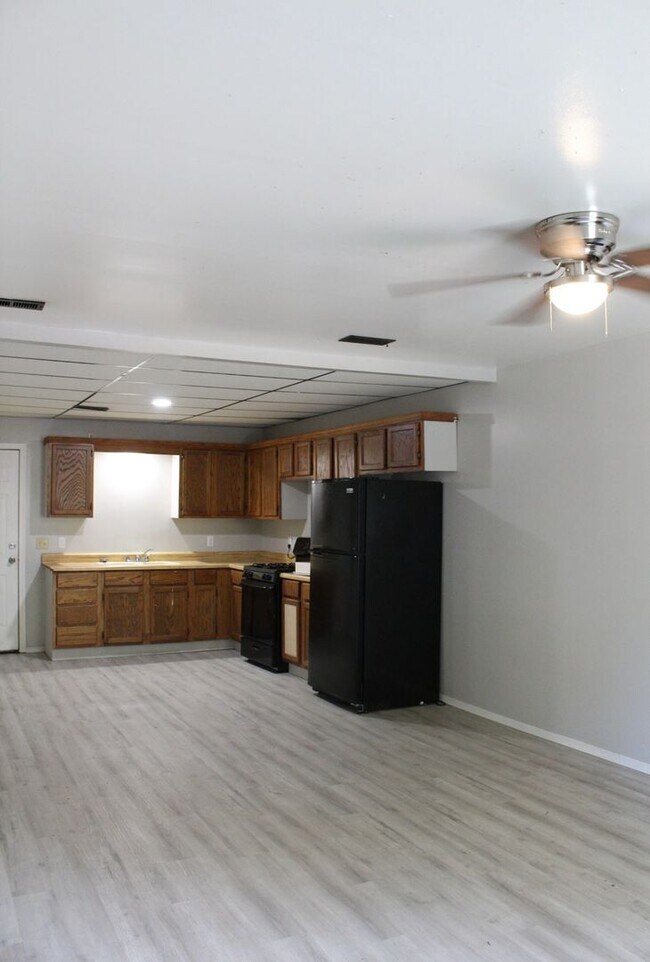 912 N Walnut St in Pierce City, MO - Building Photo - Building Photo