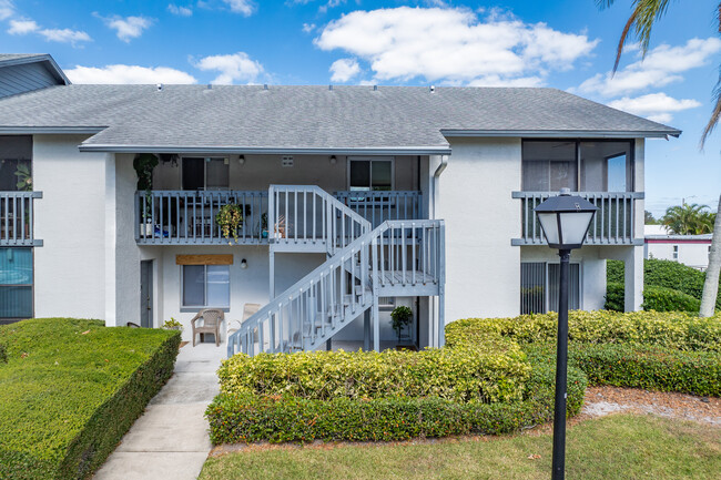 Shadow Lakes Condominiums in Largo, FL - Building Photo - Building Photo