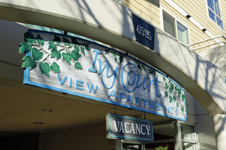 Ivy Court Apartments in Seattle, WA - Foto de edificio - Building Photo