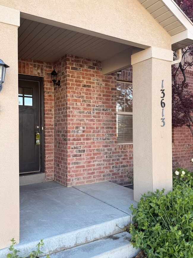 13613 S Blayde Dr in Herriman, UT - Building Photo - Building Photo