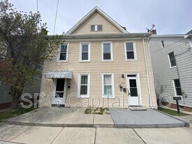 422 Locust St in Hanover, PA - Building Photo