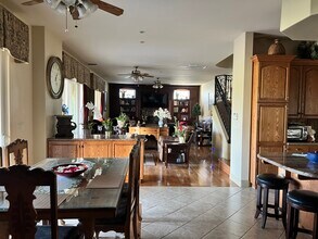 22110 Rolling Ridge Dr in Santa Clarita, CA - Foto de edificio - Building Photo