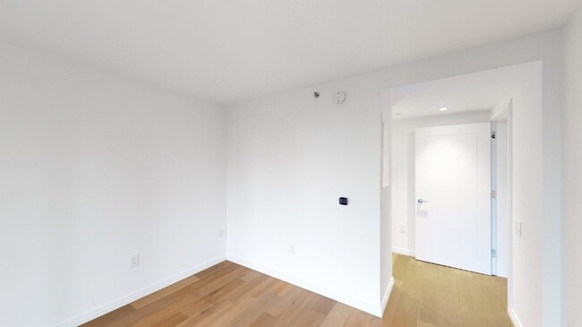 111 W 56th St, Unit 37 K in New York, NY - Building Photo - Building Photo