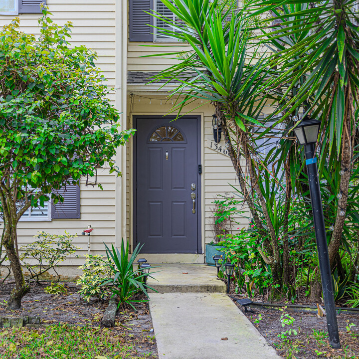 13460 Old Englishtown Rd in Wellington, FL - Foto de edificio