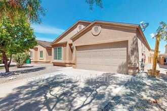 1033 Desert Paintbrush Loop in Rio Rancho, NM - Building Photo - Building Photo