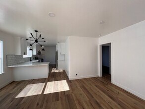 601 W Kaweah Ave in Visalia, CA - Building Photo - Building Photo