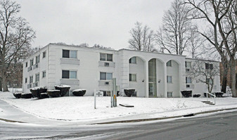 2605 Riverside Dr in Dayton, OH - Building Photo