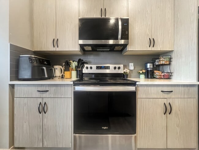 7552 Creighton Pl SW in Edmonton, AB - Building Photo - Building Photo