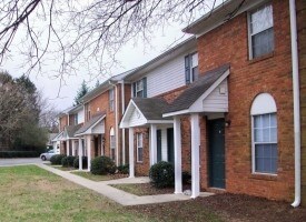 Kingsgate South in Greensboro, NC - Foto de edificio