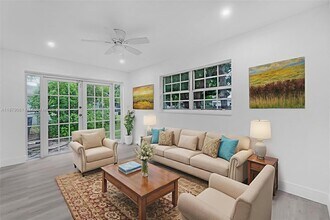2101 NW 189th Terrace in Miami Gardens, FL - Foto de edificio - Building Photo