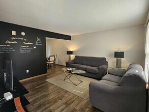 201 Country Villa Ln in St. Robert, MO - Building Photo - Building Photo