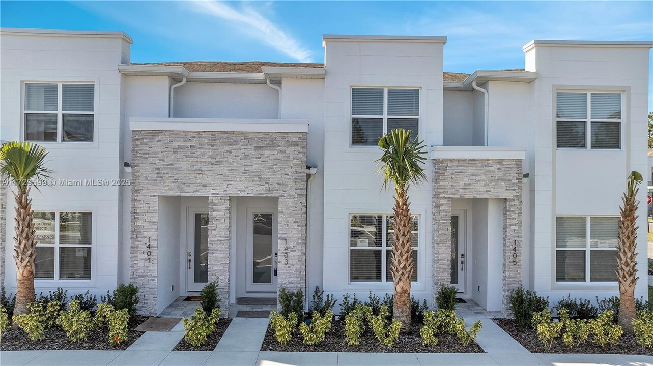 1403 Peaceful Nature Way in Clermont, FL - Foto de edificio