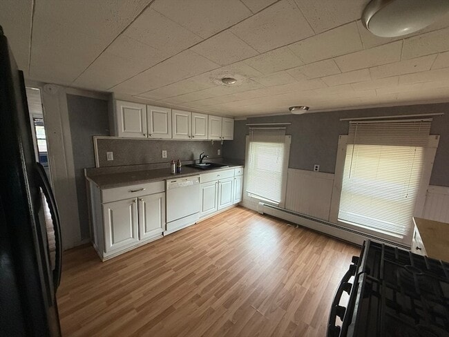 34 Cedar St, Unit 1 in Lowell, MA - Building Photo - Building Photo