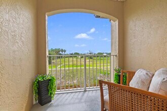 2060 Greenview Shores Blvd in Wellington, FL - Building Photo - Building Photo