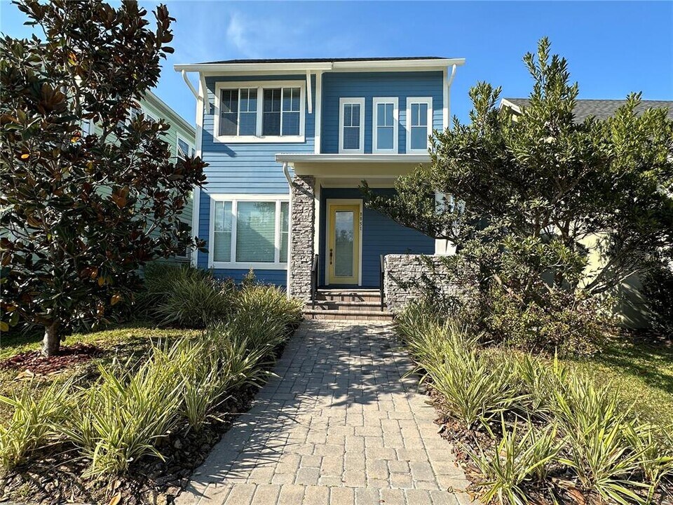 8851 Laureate Blvd in Orlando, FL - Building Photo
