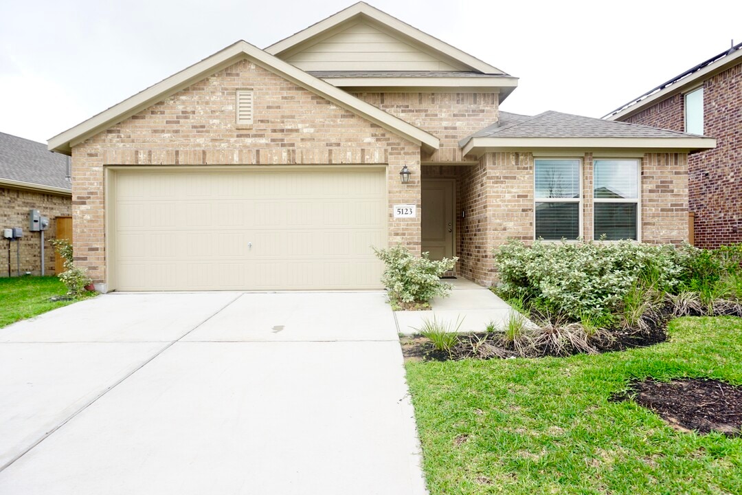 5123 Sunvalley Bend Dr in Katy, TX - Building Photo