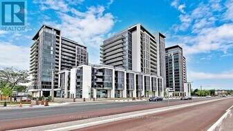 9600 Yonge St in Richmond Hill, ON - Building Photo