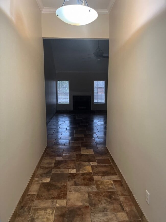 201 Hickory Point Ln in Helena, AL - Foto de edificio - Building Photo