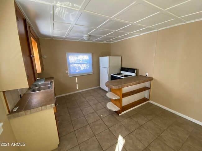 property at 1037 N 25th St