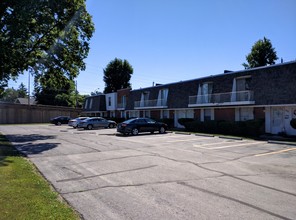 Monticello Arms in Sandusky, OH - Building Photo - Building Photo