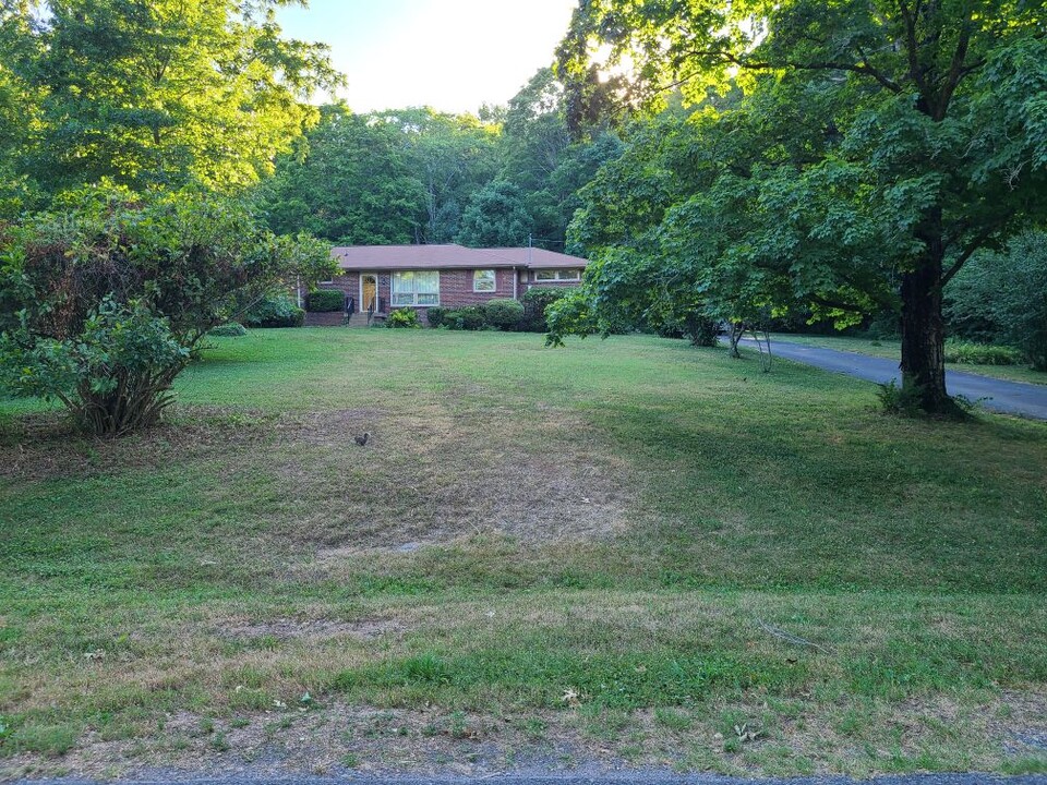 927 Downey Dr in Nashville, TN - Building Photo